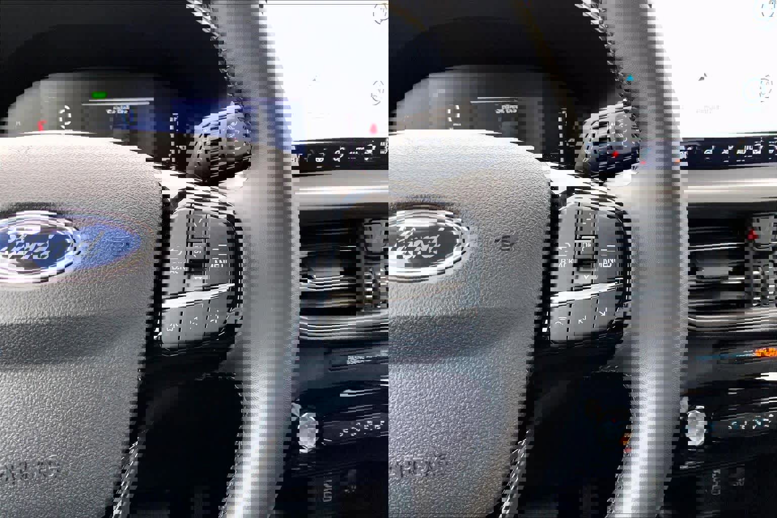 Certified 2025 Ford Escape SE image 24