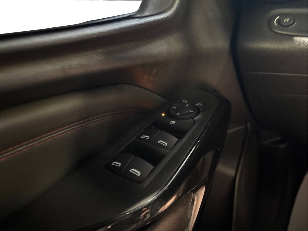 Used 2025 Chevrolet Trax RS w/ Sunroof Package FWD image 36