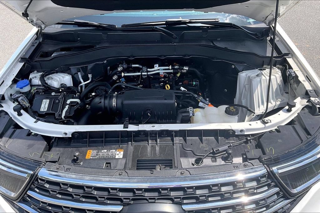 Certified 2024 Ford Explorer XLT w/ Equipment Group 202A RWD image 10