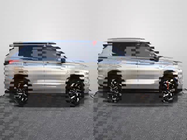 Used 2024 Mitsubishi Outlander SE AWD/4WD image 4