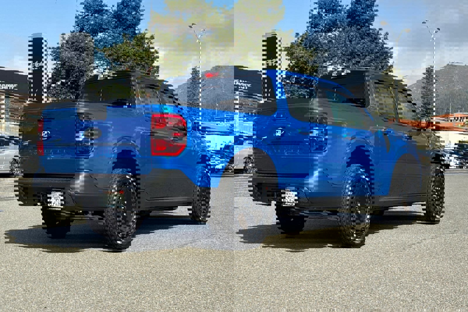 Certified 2025 Ford Maverick Lariat w/ Black Appearance Package image 4