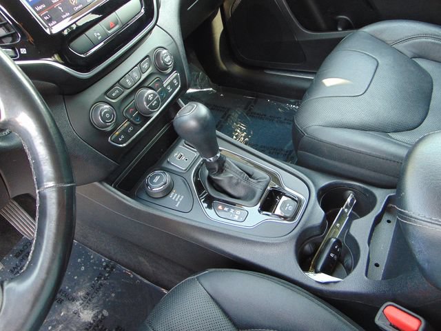 Used 2019 Jeep Cherokee Limited AWD/4WD image 14