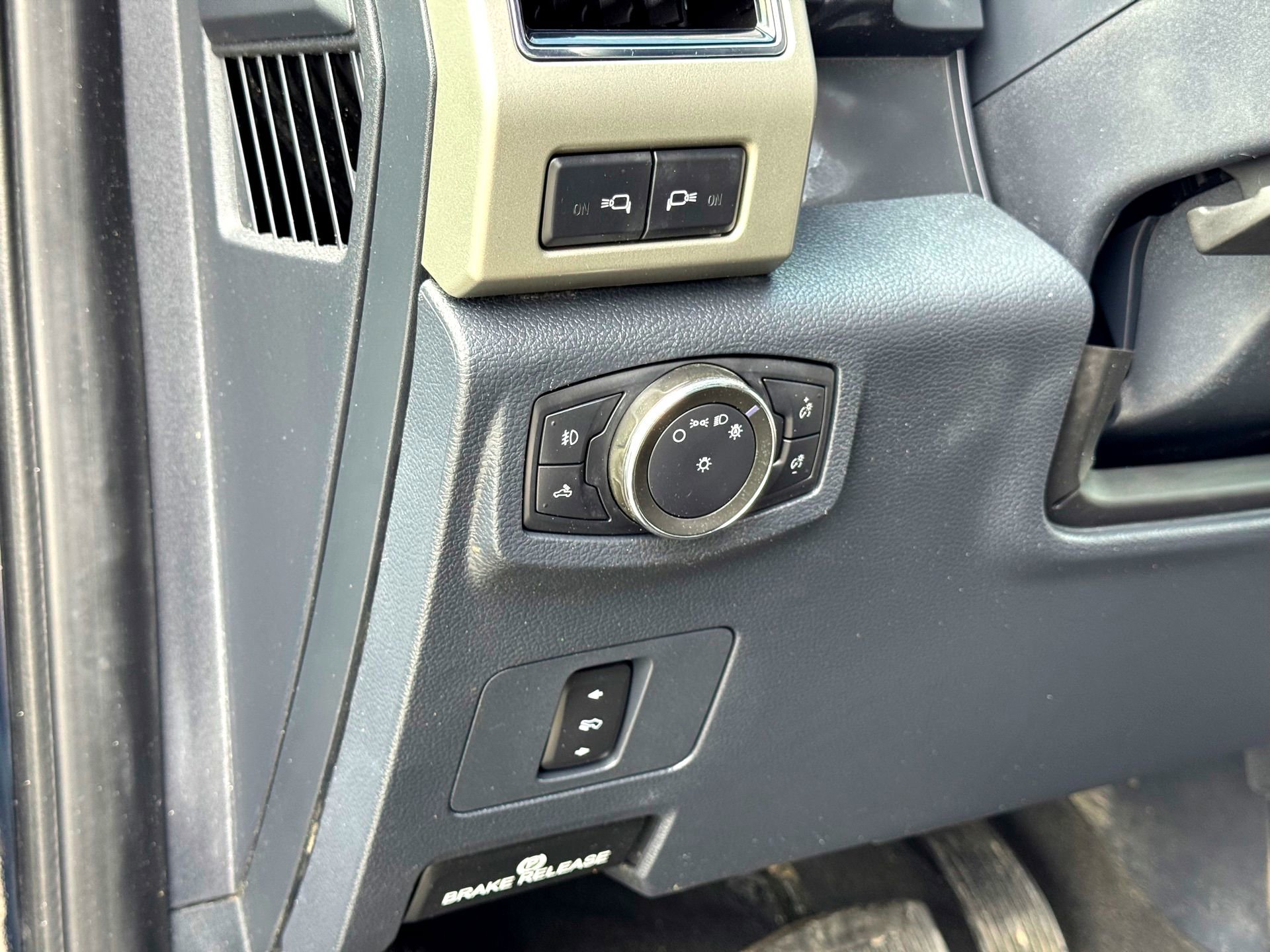 Certified 2022 Ford F350 Lariat w/ Lariat Value Package AWD/4WD image 13