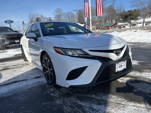 Used 2018 Toyota Camry SE image 4