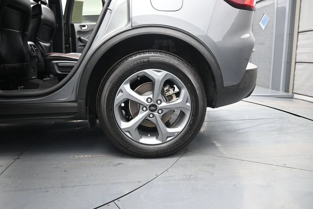 Certified 2025 Ford Escape ST-Line w/ Tech Pack #1 FWD image 17