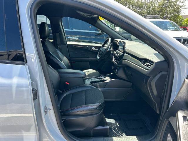 Certified 2025 Ford Escape ST-Line Select AWD/4WD image 39