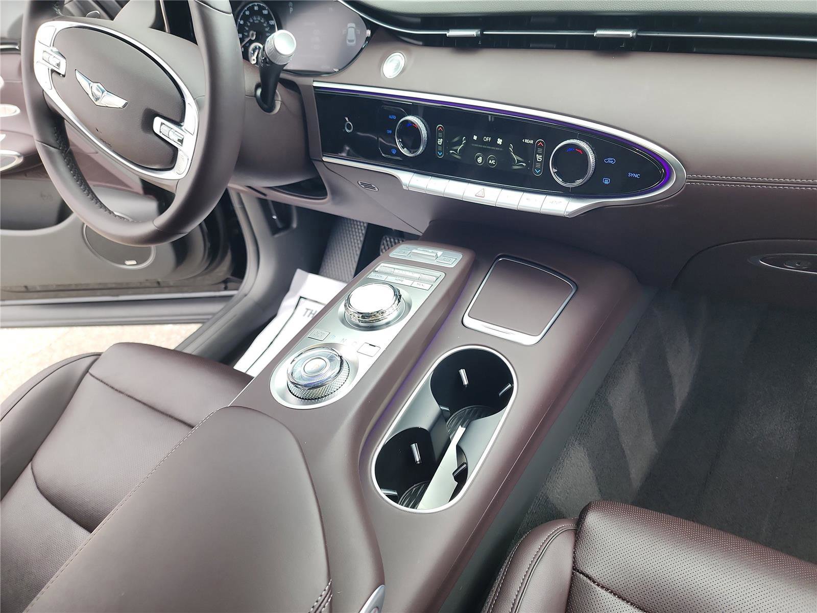 Used 2022 Genesis GV70 2.5T w/ Advanced Package image 33