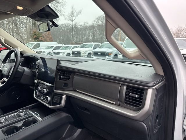 Certified 2024 Ford Expedition Max XLT image 10