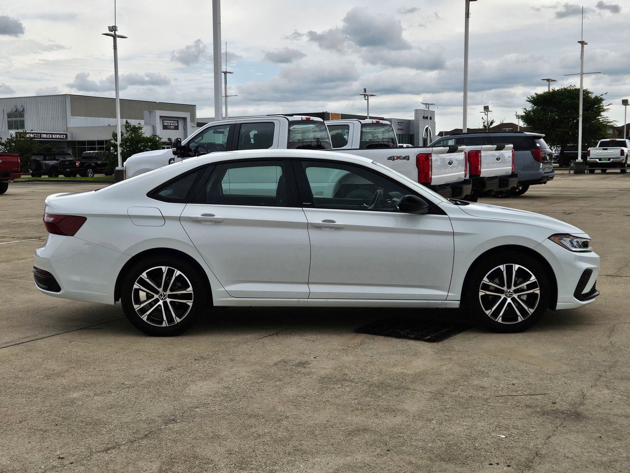 Used 2025 Volkswagen Jetta Sport FWD image 2