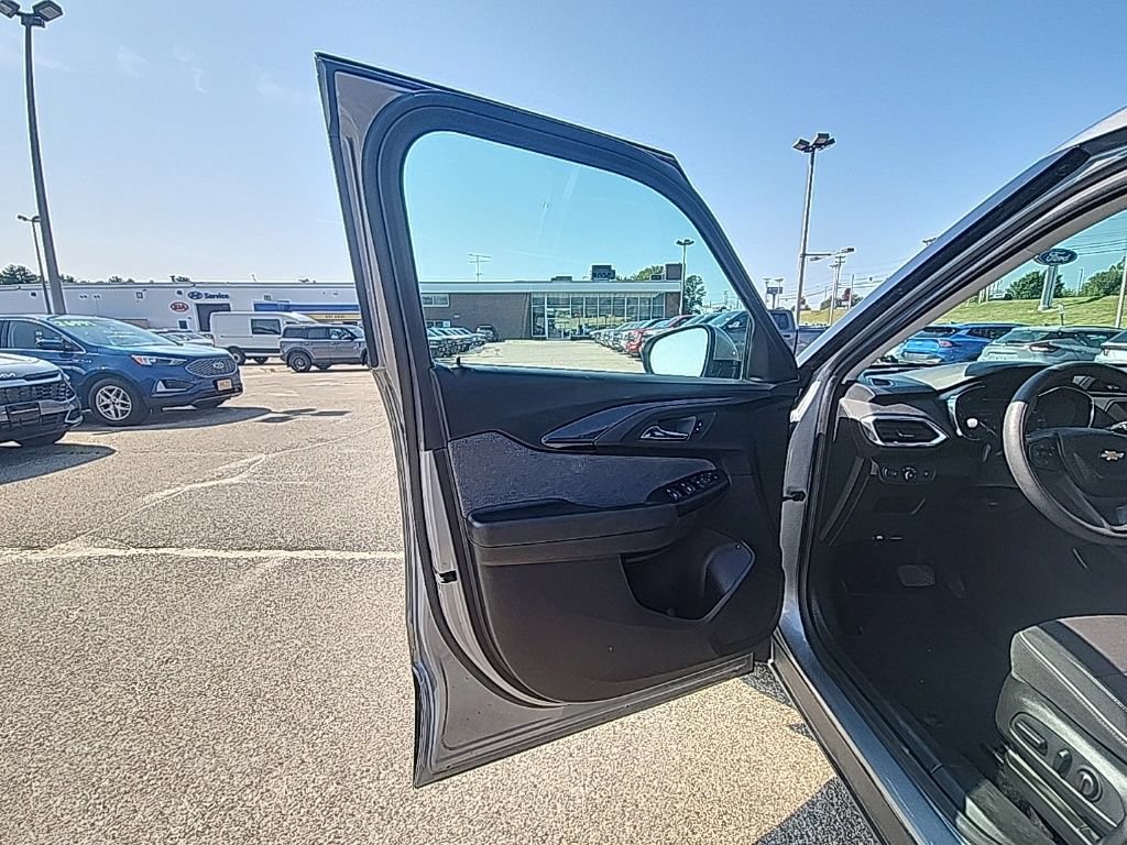 Used 2023 Chevrolet TrailBlazer LT AWD/4WD image 11