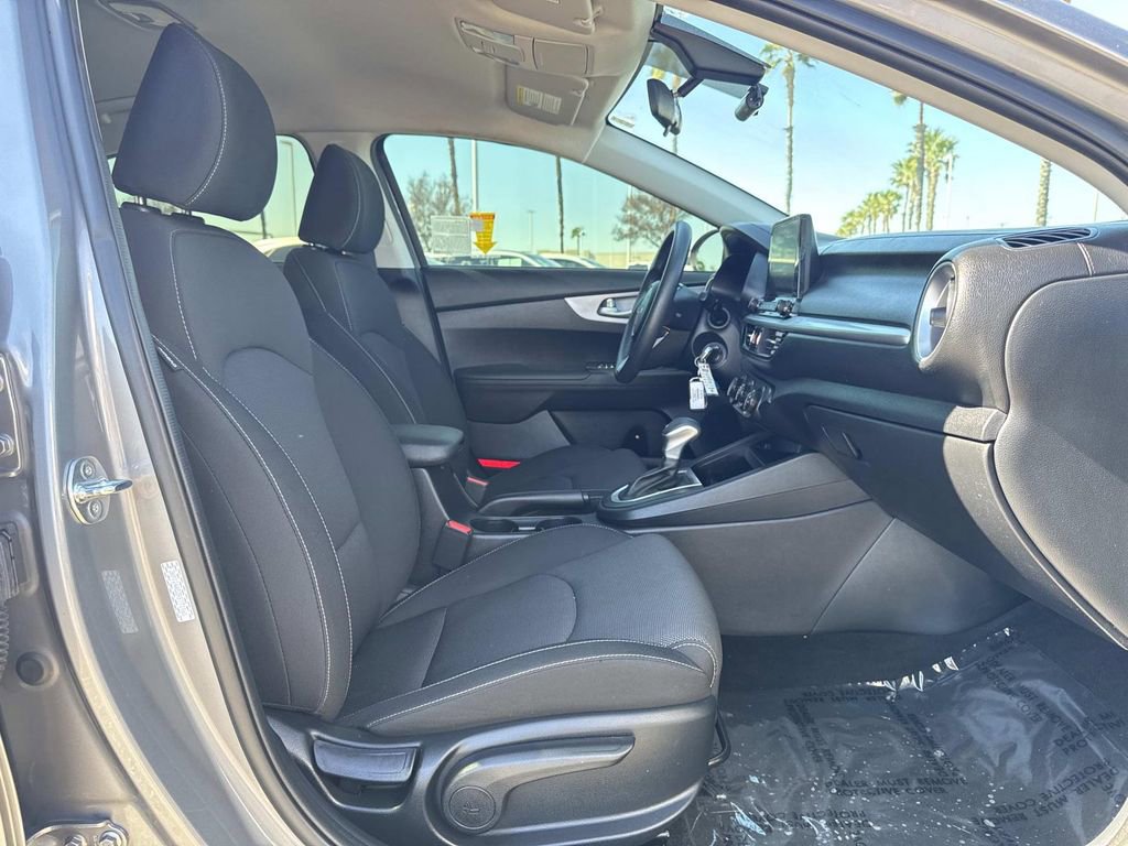 Used 2024 Kia Forte LXS w/ LXS Technology Package image 29