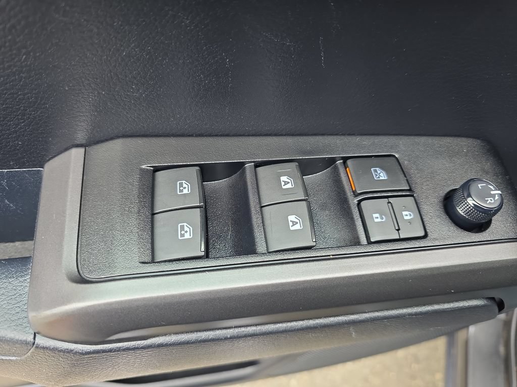 Used 2021 Toyota Tacoma TRD Off-Road AWD/4WD image 19