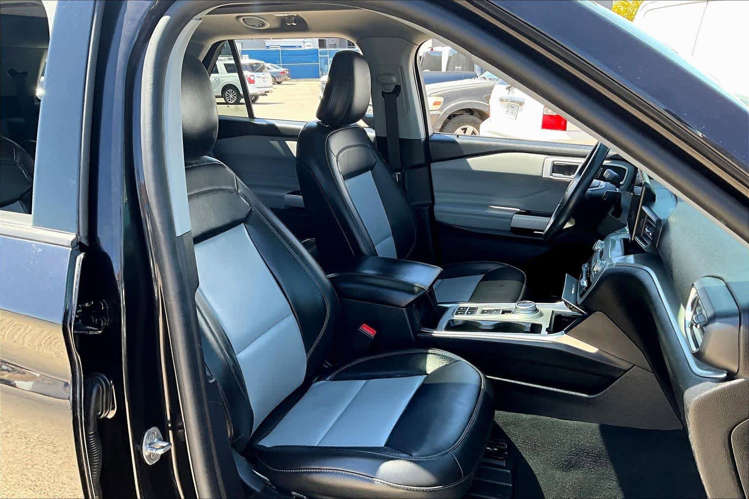 Certified 2022 Ford Explorer XLT w/ Equipment Group 202A RWD image 9