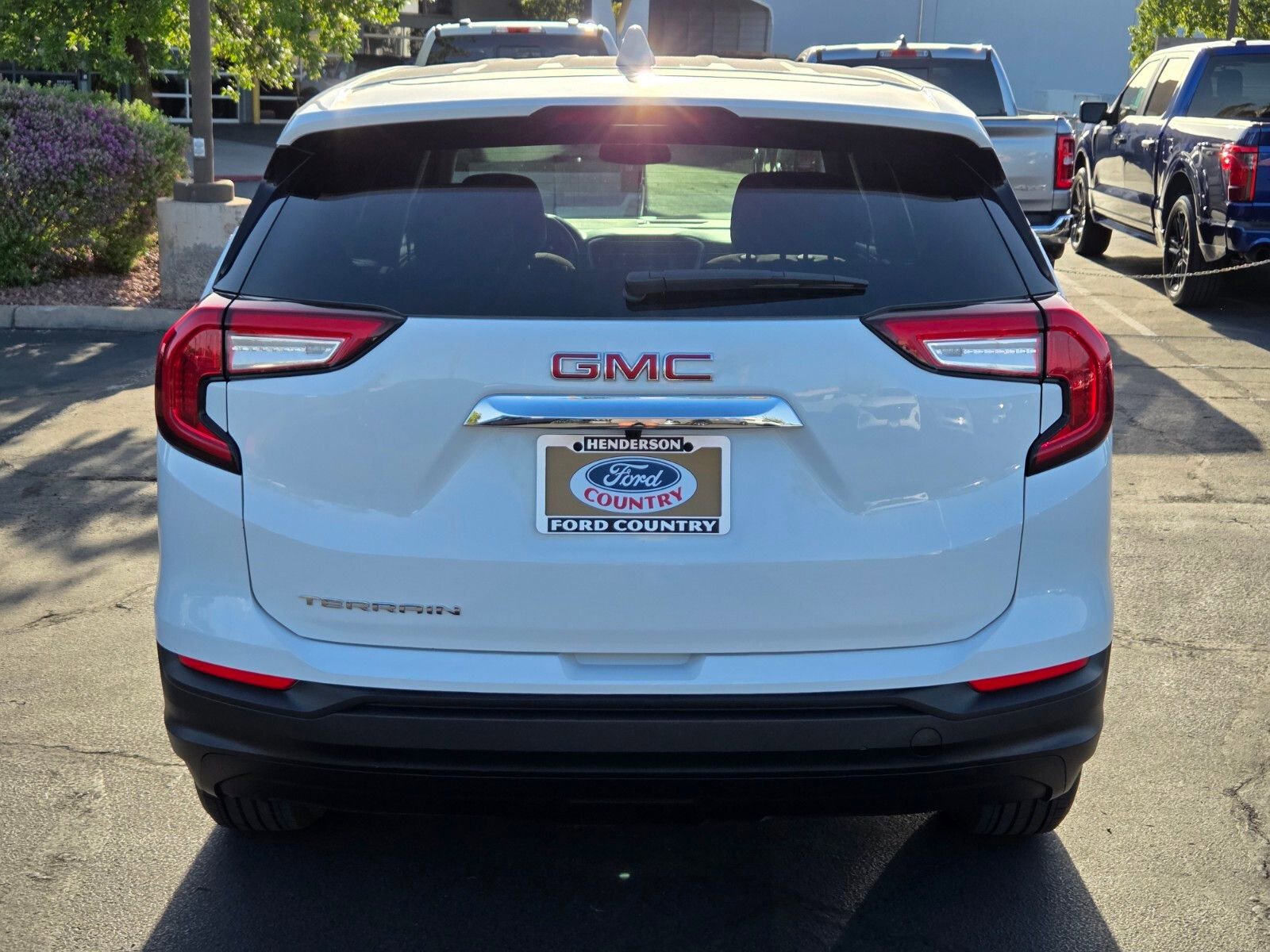 Used 2024 GMC Terrain SLE FWD image 5