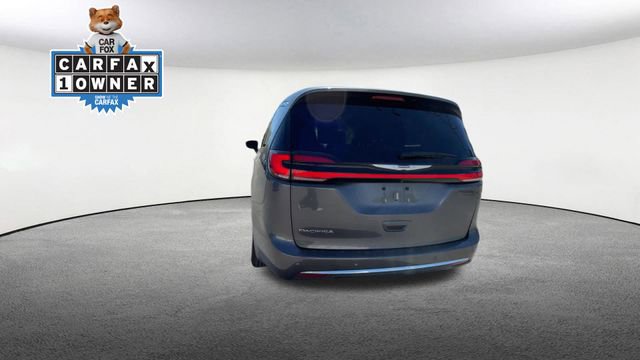 Used 2023 Chrysler Pacifica Touring-L FWD image 8