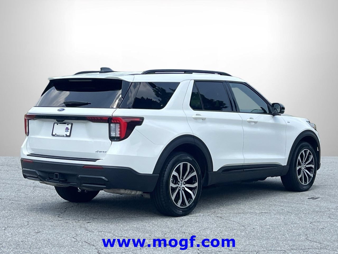 Certified 2025 Ford Explorer ST-Line AWD/4WD image 3