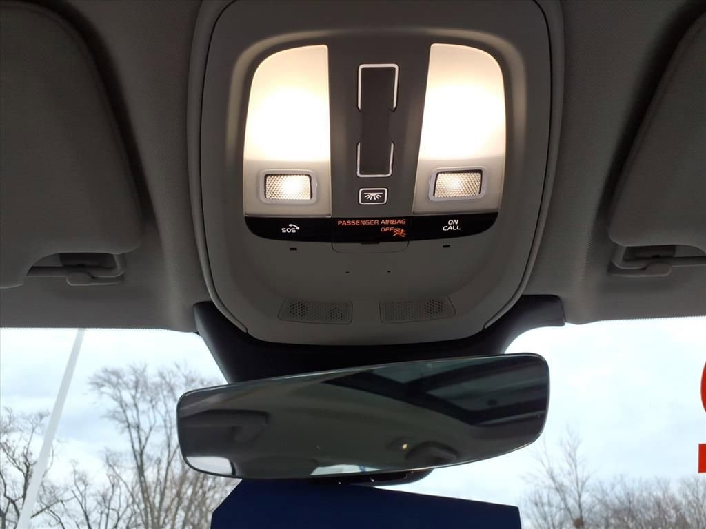 Used 2022 Volvo S90 B6 Inscription w/ Advanced Package image 25