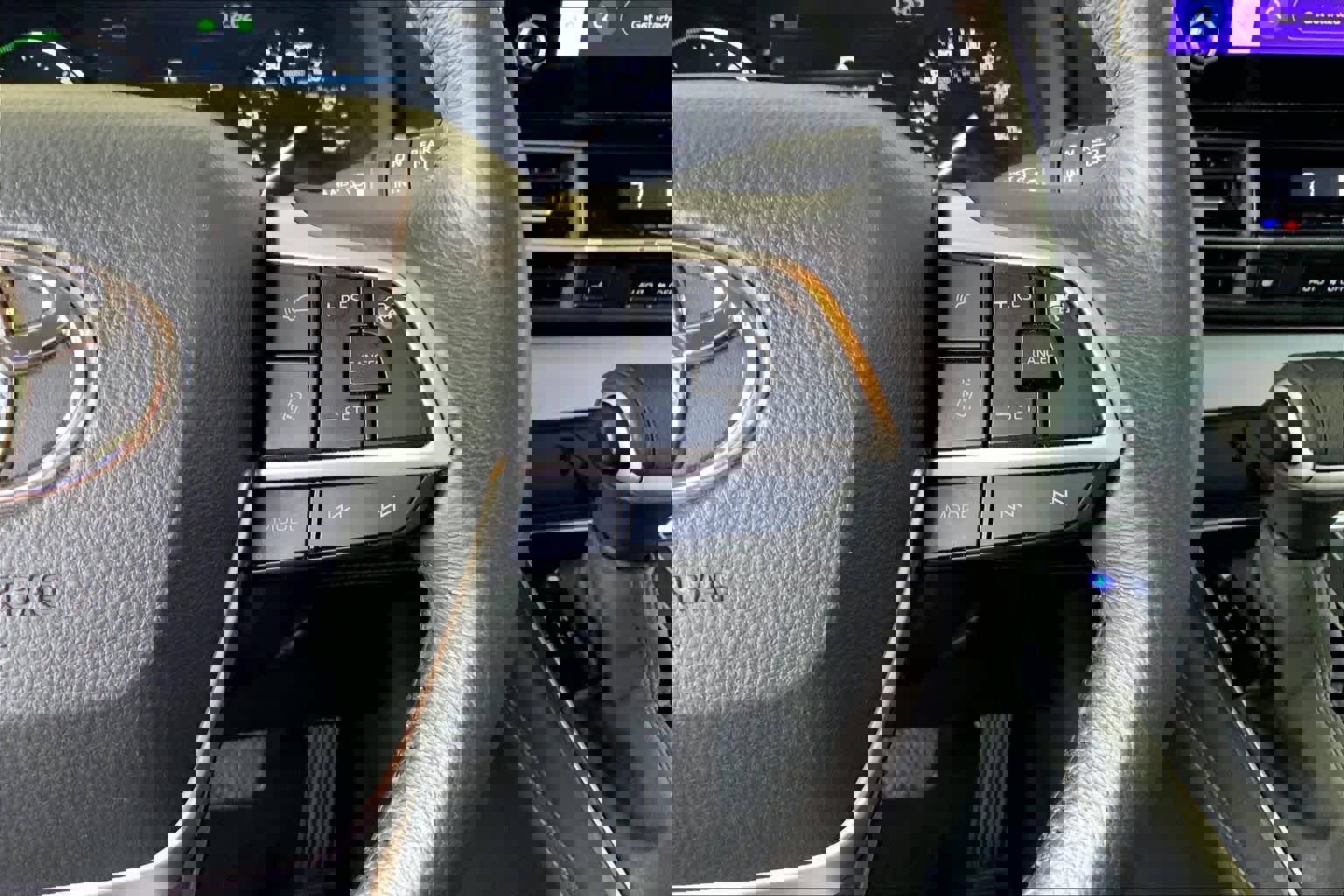 Used 2025 Toyota Sienna XLE image 24