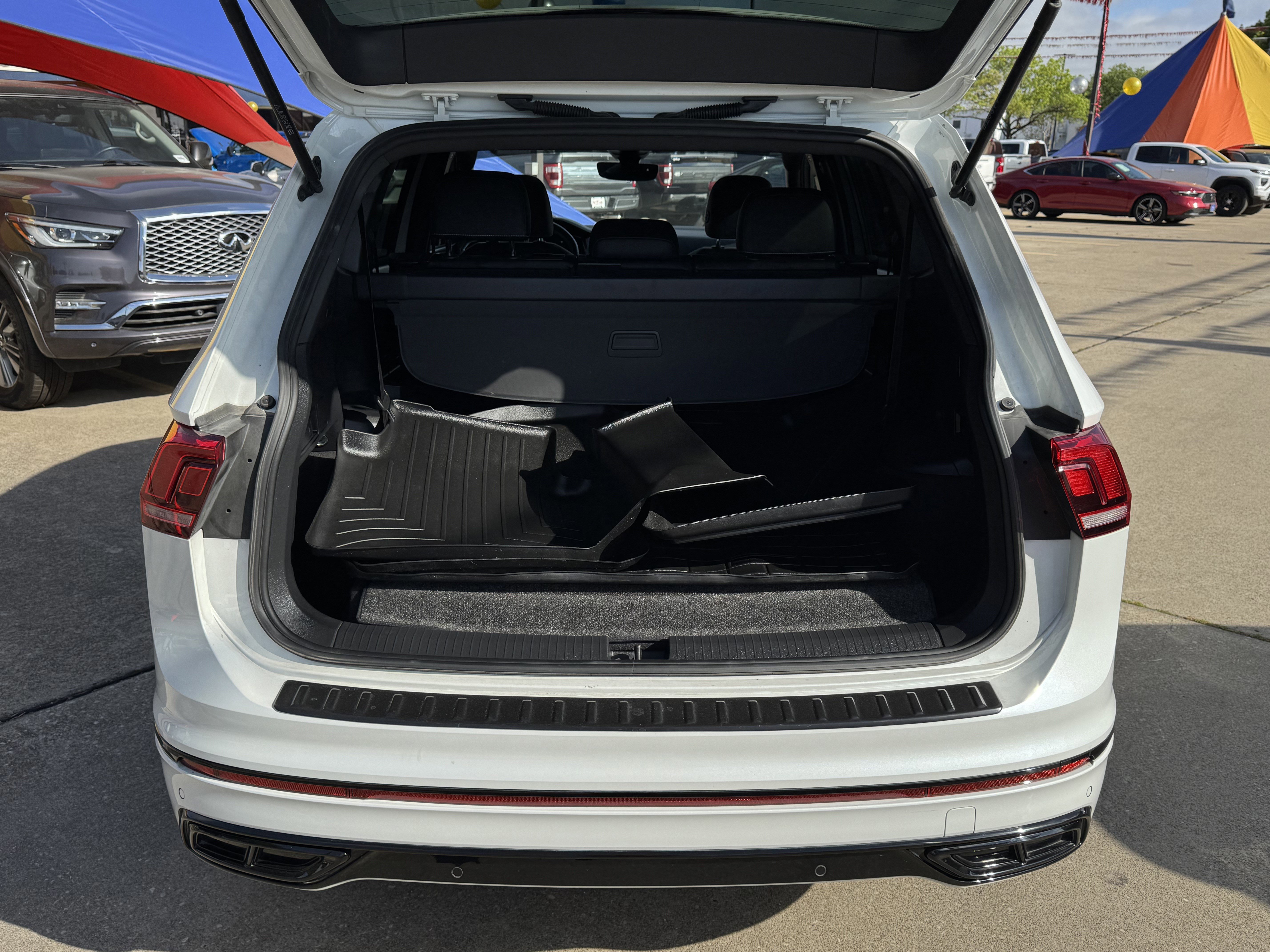 Used 2023 Volkswagen Tiguan SE R-Line image 10