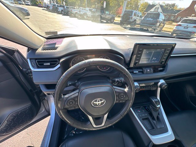 Used 2019 Toyota RAV4 XLE Premium FWD image 17