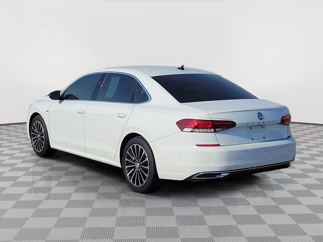 Used 2022 Volkswagen Passat 2.0T FWD image 3