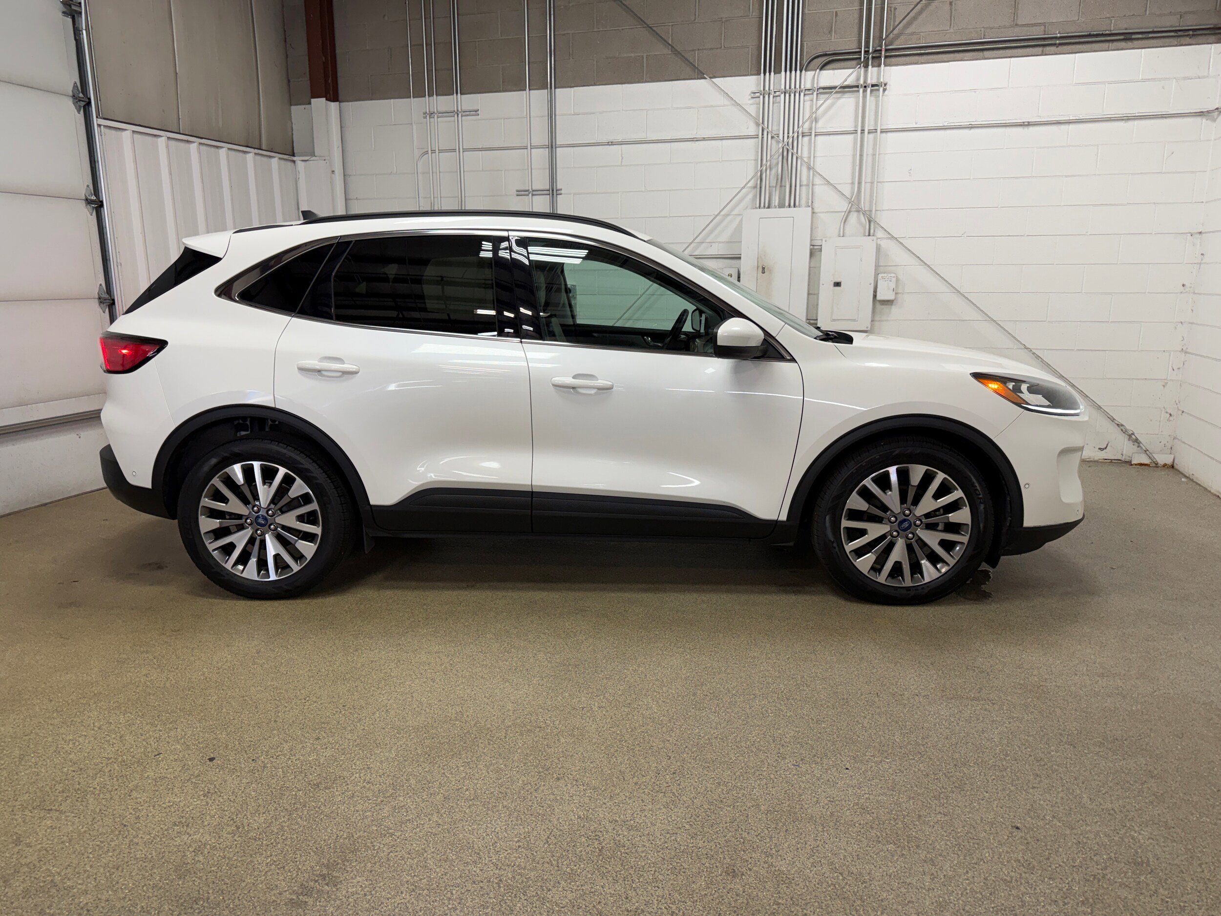 Certified 2021 Ford Escape Titanium FWD image 6