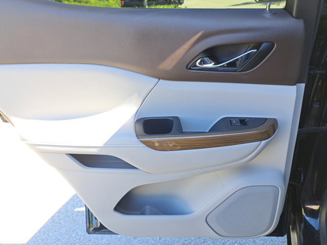 Used 2021 GMC Acadia SLE image 16