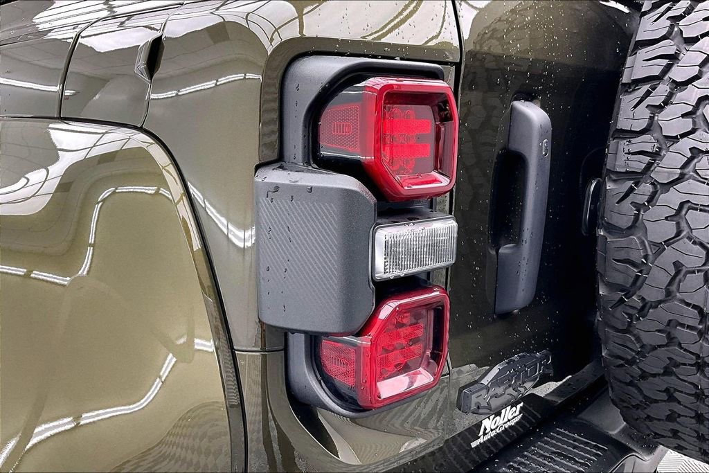 Certified 2025 Ford Bronco Raptor w/ Interior Carbon Fiber Pack AWD/4WD image 30