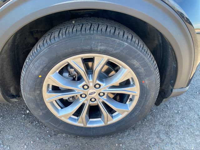 Certified 2022 Ford Explorer XLT w/ Equipment Group 202A AWD/4WD image 9