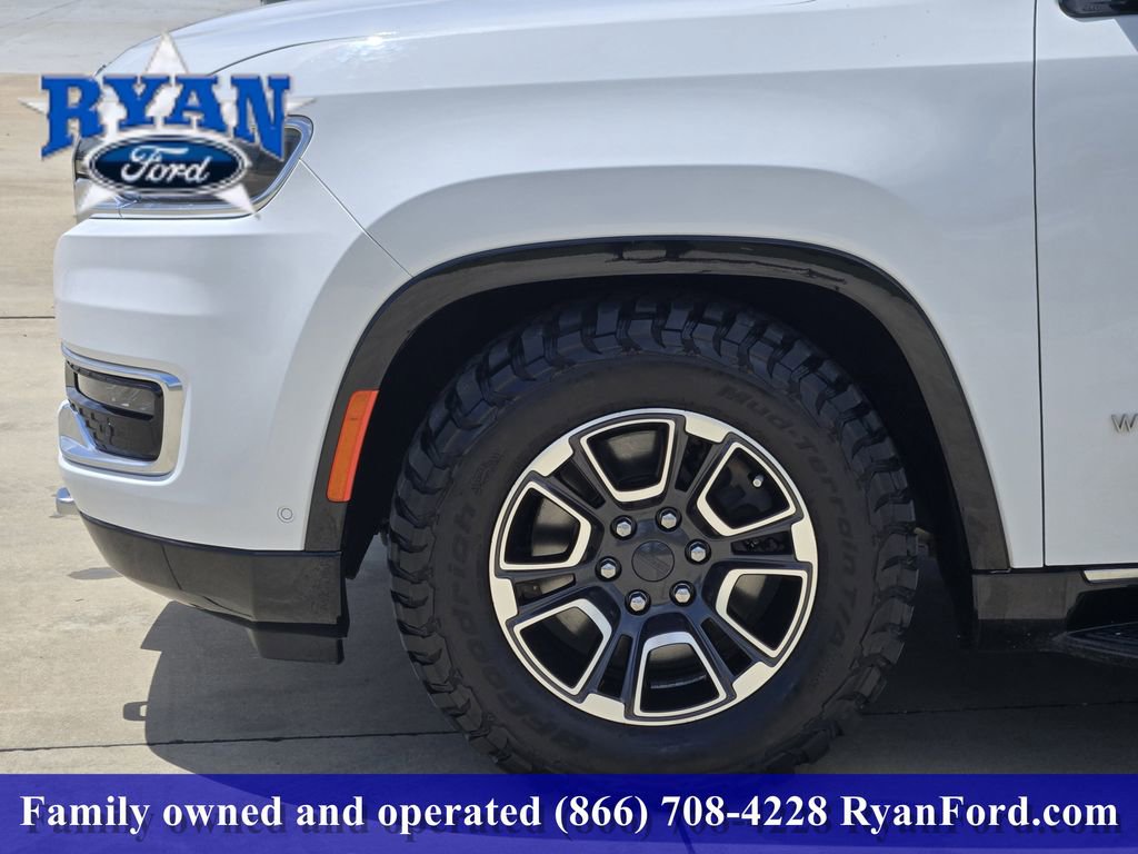 Used 2023 Jeep Wagoneer L Series II w/ Convenience Group I AWD/4WD image 5