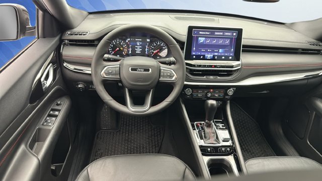 Used 2025 Jeep Compass Trailhawk AWD/4WD image 11