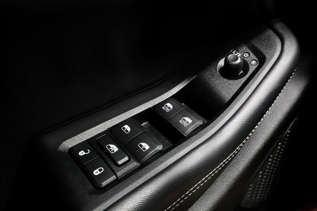 Used 2023 Jeep Grand Cherokee Limited image 27