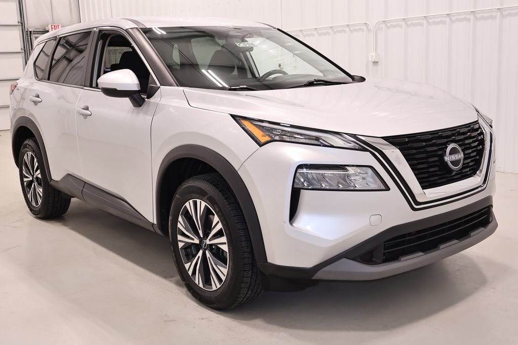 Used 2022 Nissan Rogue SV FWD image 4