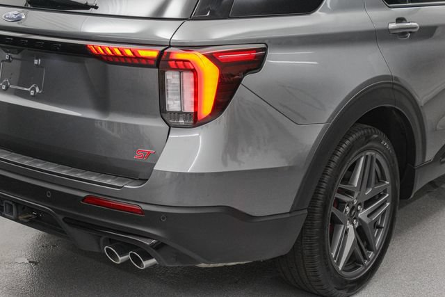 Certified 2025 Ford Explorer ST AWD/4WD image 8