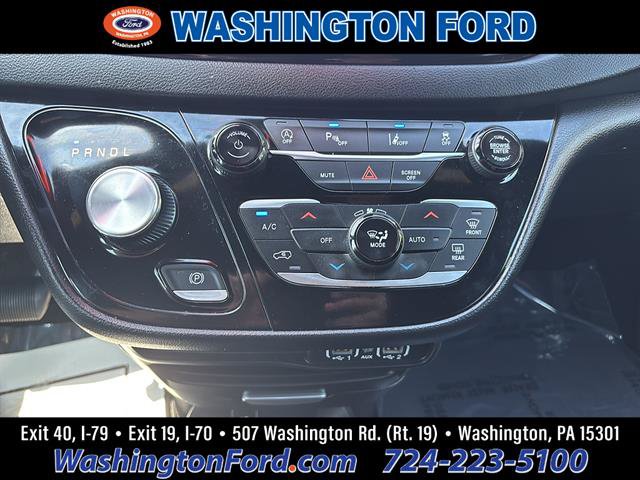 Used 2025 Chrysler Pacifica Select FWD image 23