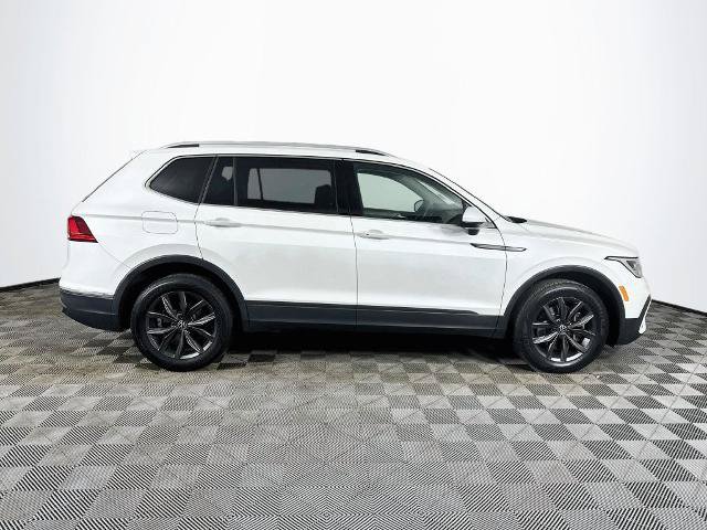 Used 2023 Volkswagen Tiguan SE AWD/4WD image 8