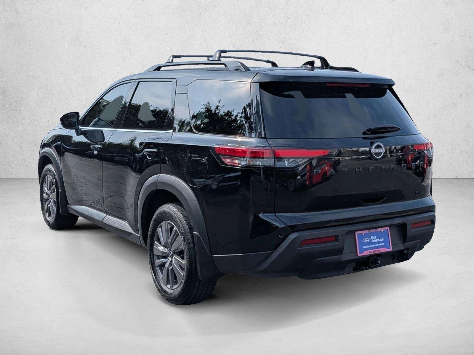 Used 2024 Nissan Pathfinder SV w/ SV Premium Package FWD image 8