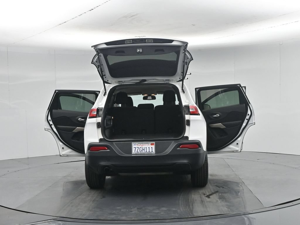 Used 2017 Jeep Cherokee Latitude FWD image 35