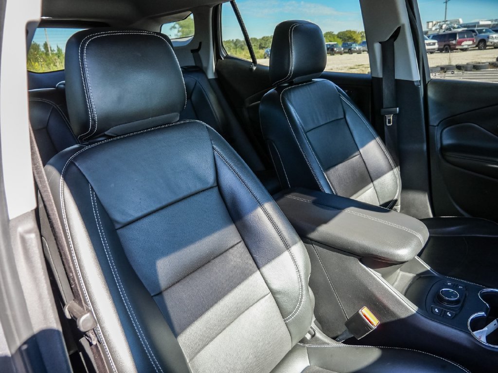 Used 2023 GMC Terrain SLT AWD/4WD image 18
