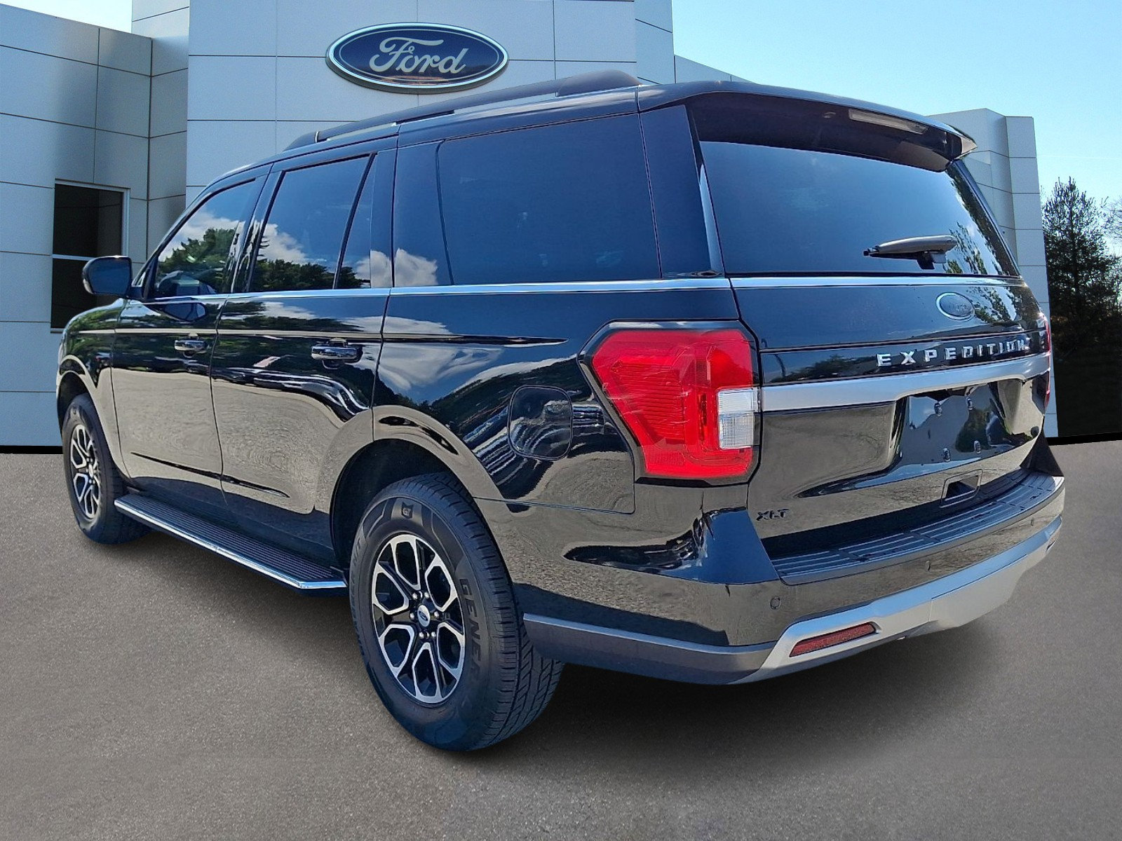 Certified 2022 Ford Expedition XLT AWD/4WD image 5