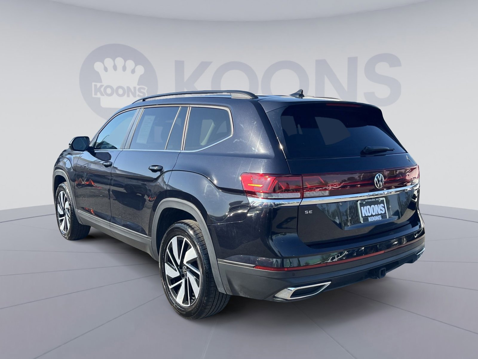 Used 2025 Volkswagen Atlas SE FWD image 6