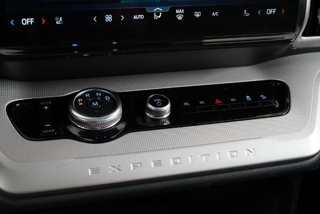 Certified 2025 Ford Expedition Active AWD/4WD image 18
