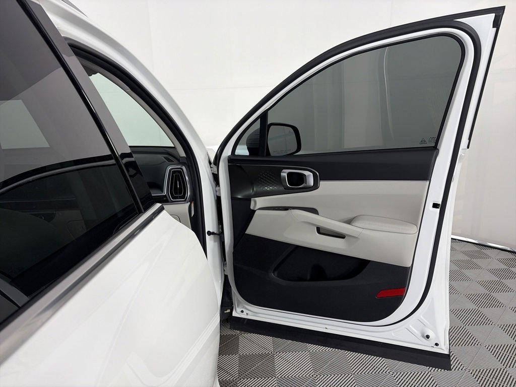 Used 2025 Kia Sorento EX image 30