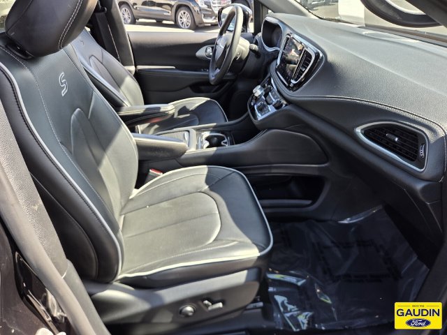 Used 2025 Chrysler Pacifica Limited FWD image 17
