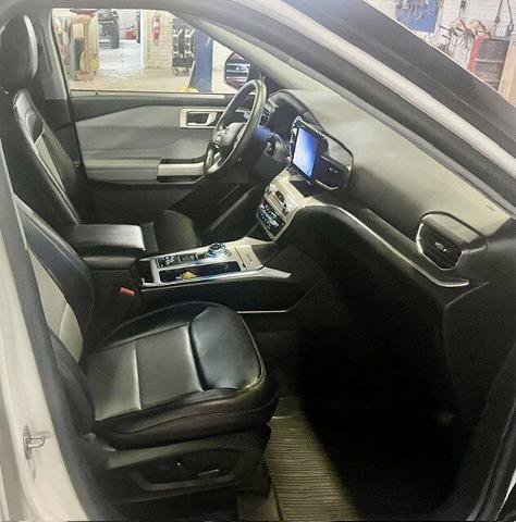 Certified 2024 Ford Explorer XLT w/ Equipment Group 202A AWD/4WD image 12