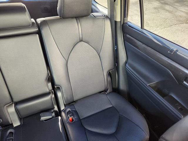 Used 2023 Toyota Highlander Limited image 17