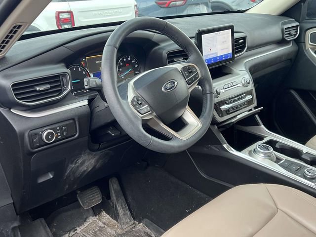 Certified 2023 Ford Explorer XLT w/ Equipment Group 202A image 5