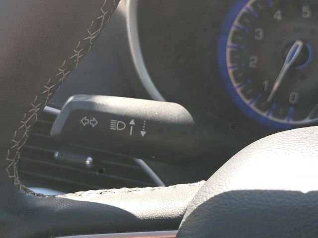 Used 2023 Chrysler Pacifica Touring-L image 43