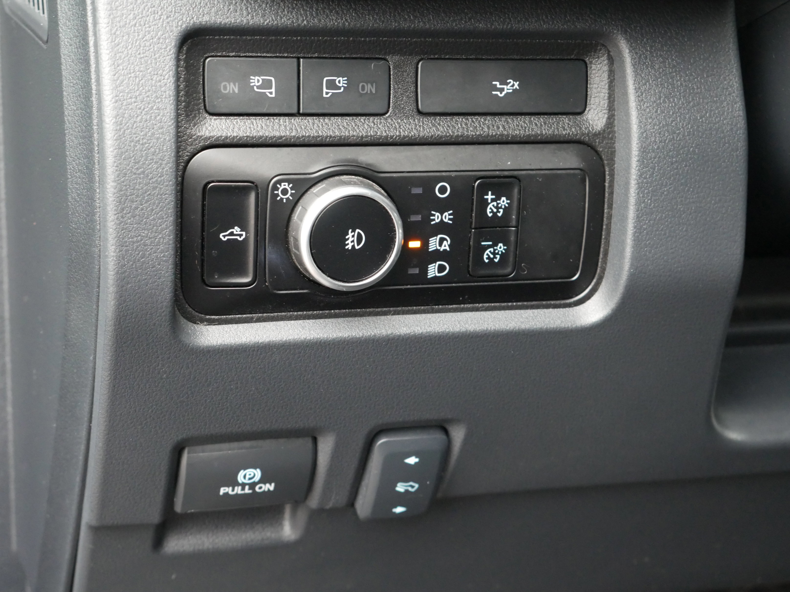 Certified 2023 Ford F350 Lariat w/ Black Appearance Package image 12