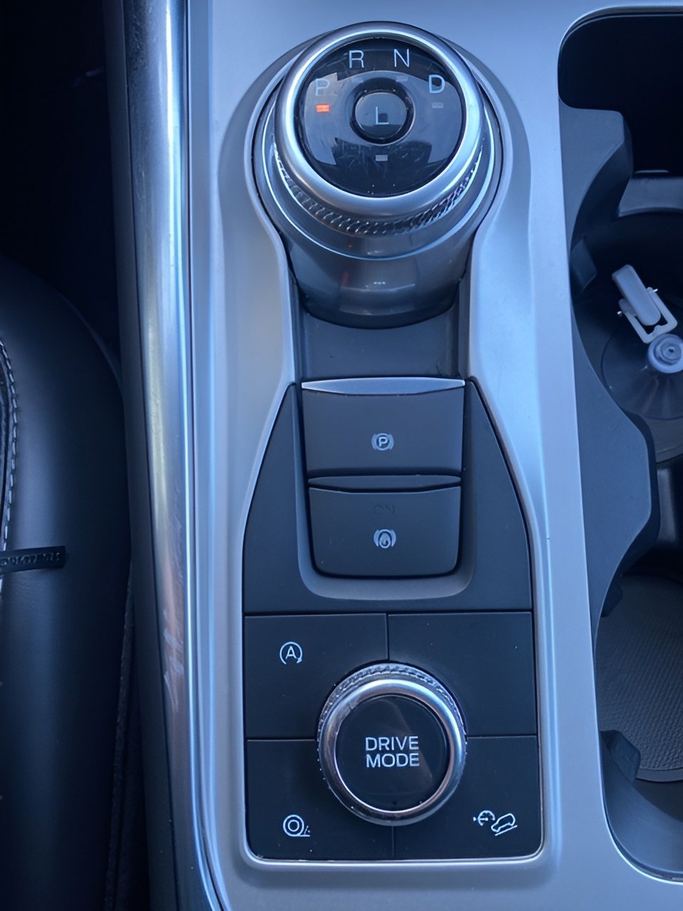 Certified 2024 Ford Explorer XLT w/ Equipment Group 202A image 25